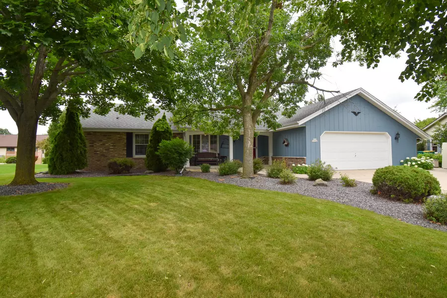 W169N10748 Redwood Ln, Germantown, WI 53022