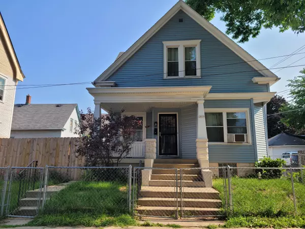 2815 W Grant St, Milwaukee, WI 53215