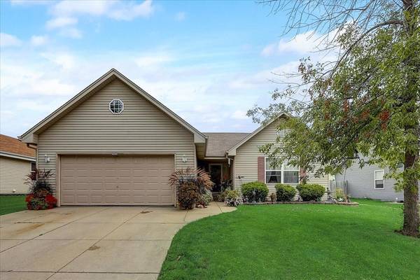 1652 Falcon Dr, Hartford, WI 53027