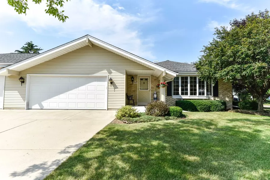 W72N1065 Hampton Ave, Cedarburg, WI 53012