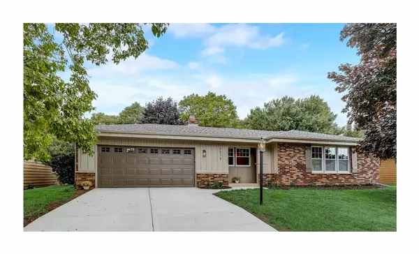 6075 S 34th St, Greenfield, WI 53221