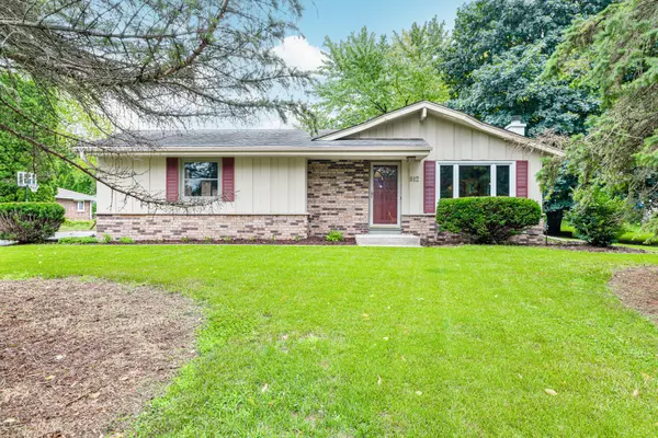 812 Merton Ave, Hartland, WI 53029