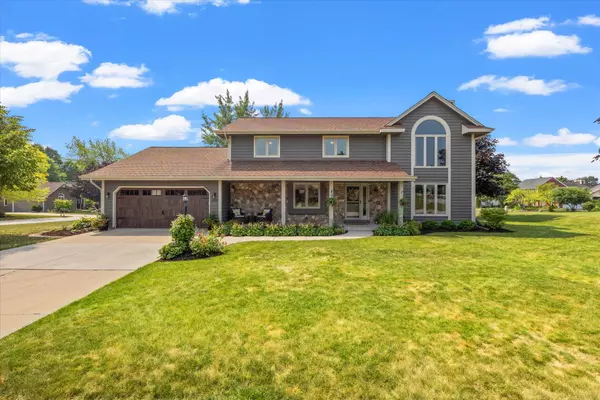 4160 S Regal Manor Ct, New Berlin, WI 53151