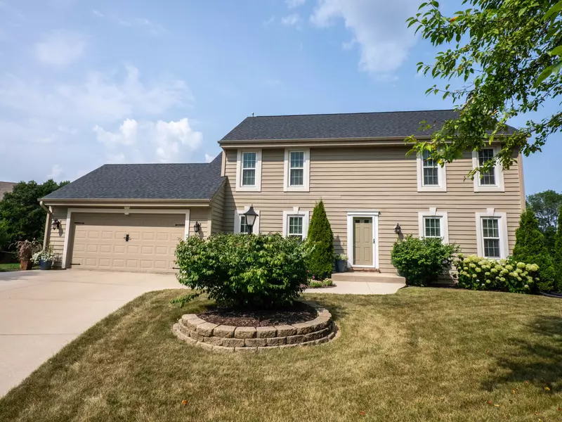 N77W16000 Settlers Ct, Menomonee Falls, WI 53051