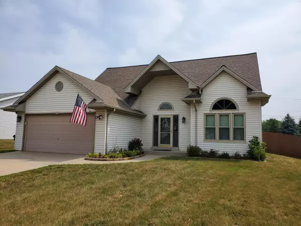 6836 S Crane Dr, Oak Creek, WI 53154