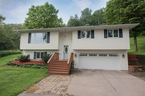 127 Jederman Dr, Winona, MN 55987