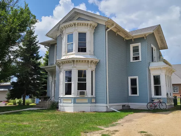 106 N Wisconsin St Unit 1/2, Elkhorn, WI 53121