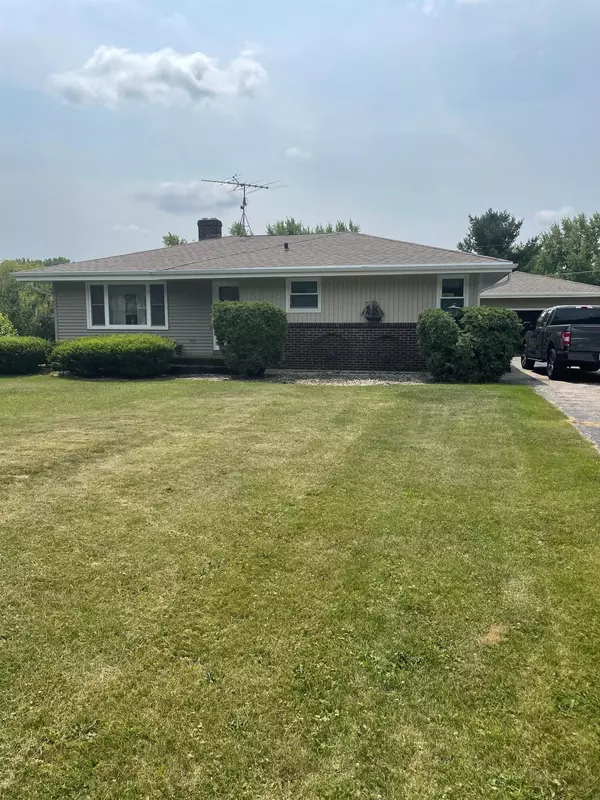 W189 Belleview Ave, Ixonia, WI 53066