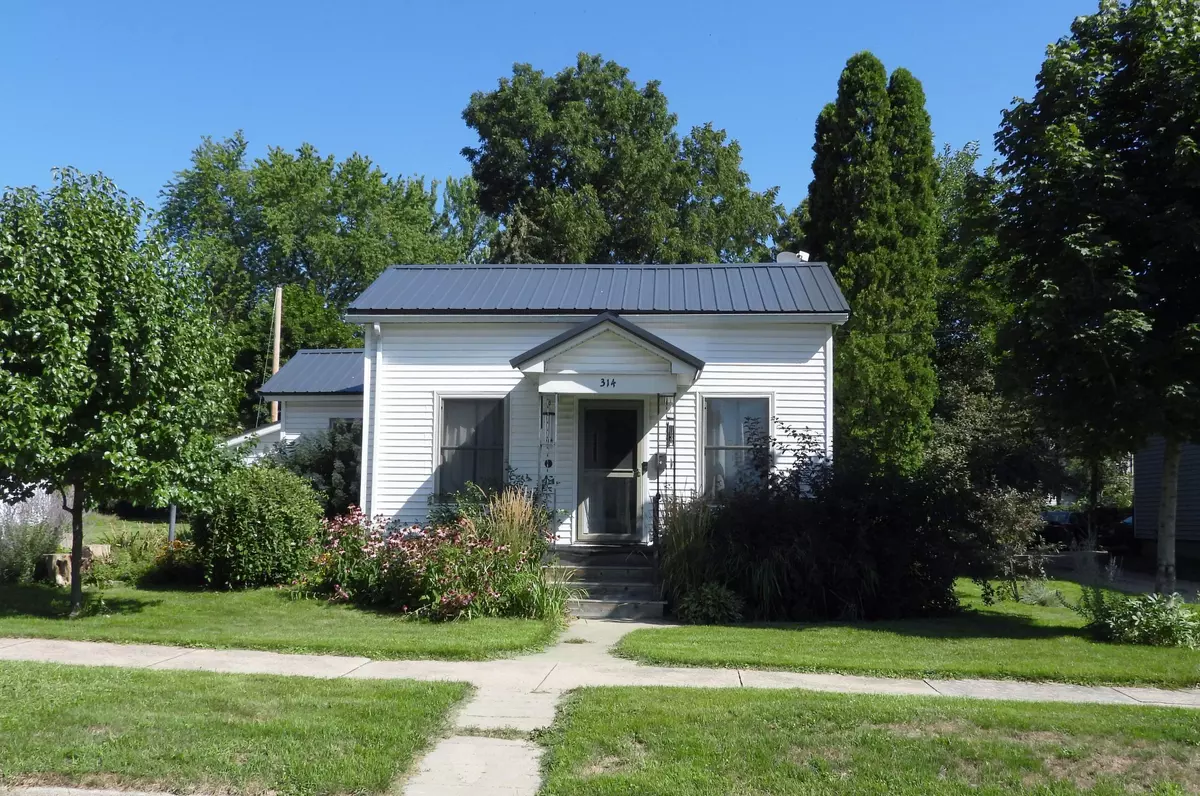 Beaver Dam, WI 53916,314 W Maple Ave