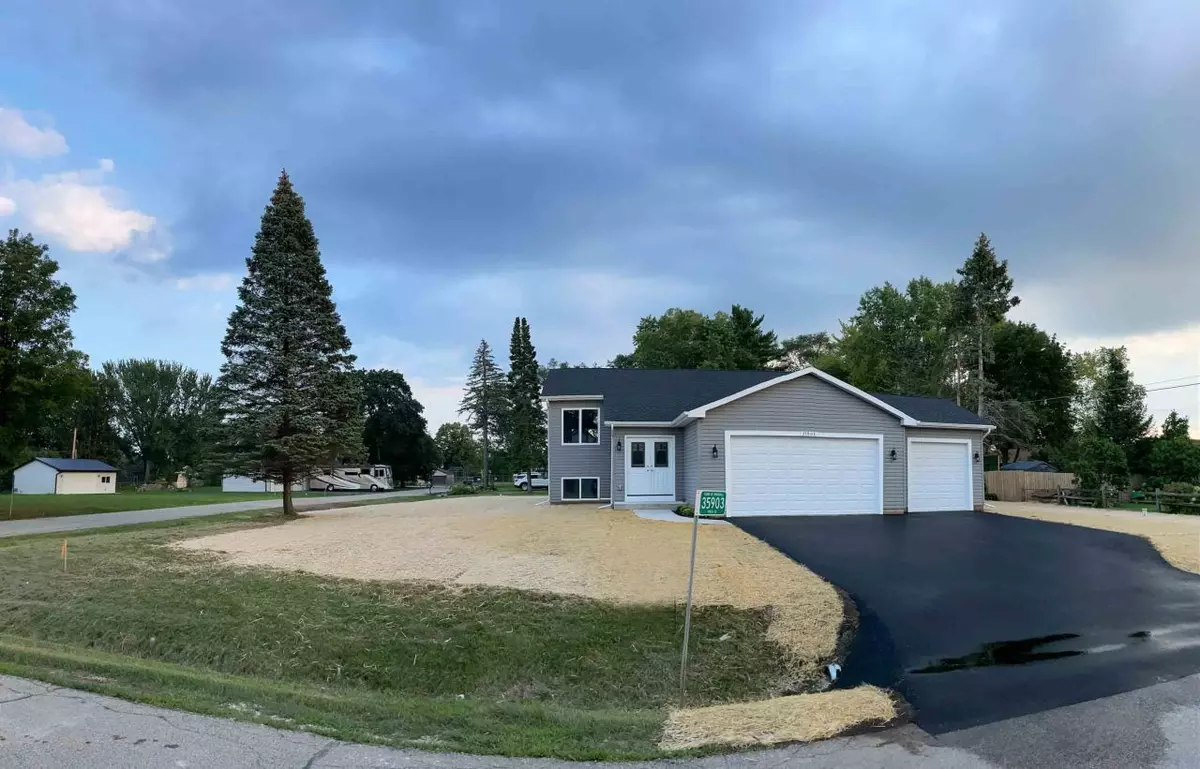 Randall, WI 53181,35903 90th St