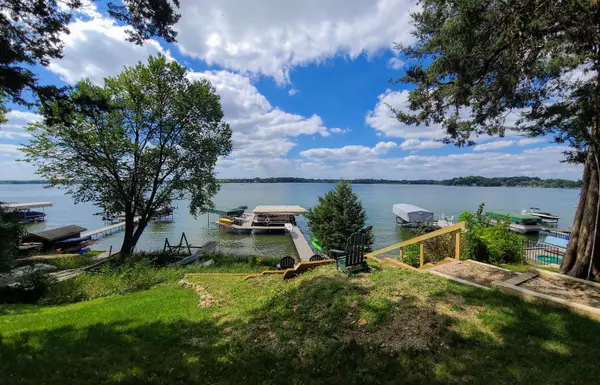 Twin Lakes, WI 53181,2053 E Lake Shore Dr