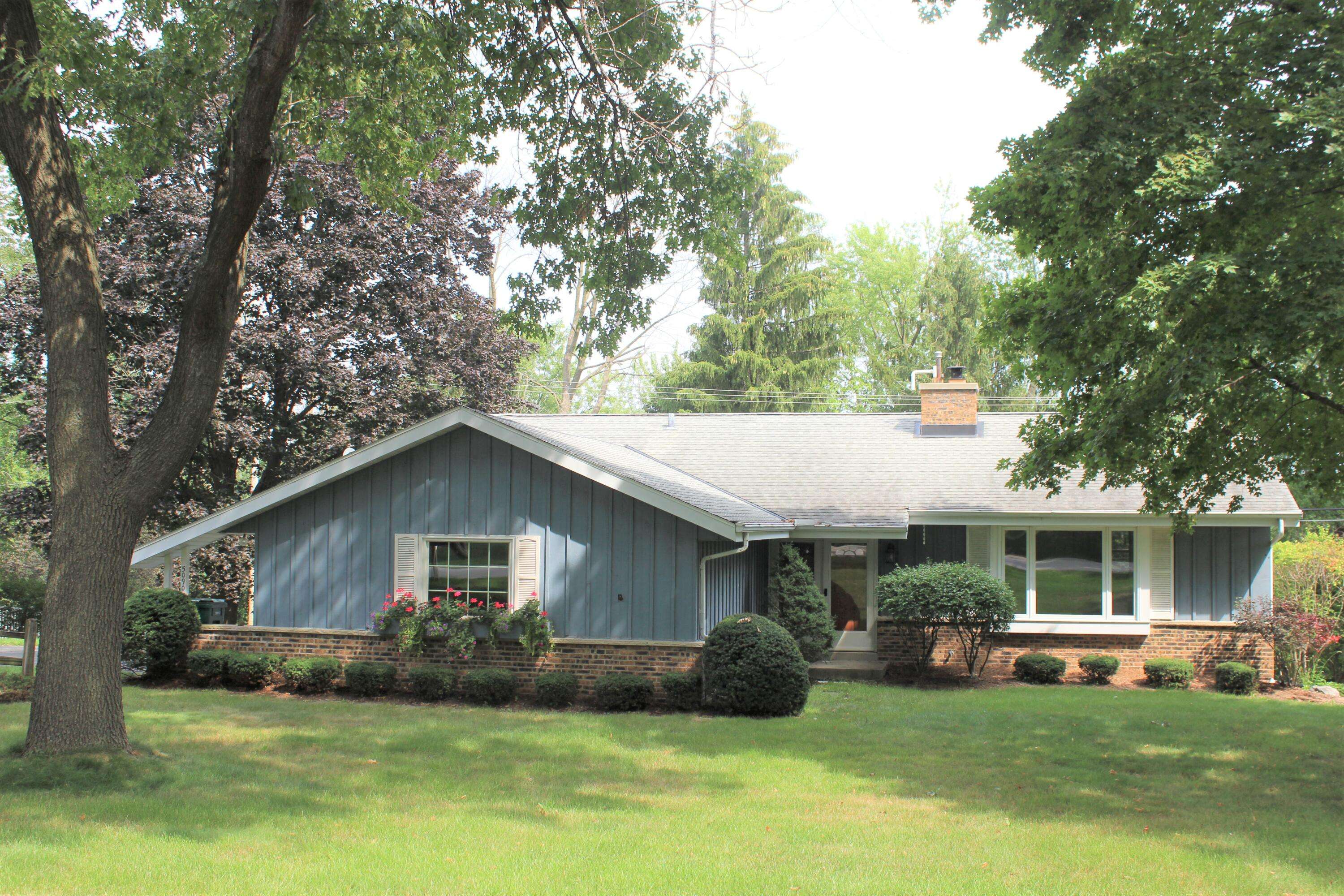 5090 S Menard Dr, New Berlin, WI 53151
