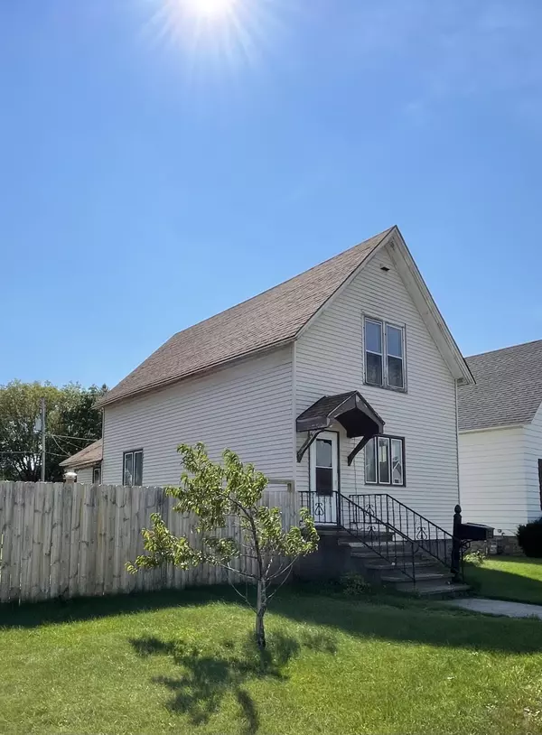 1431 Garfield Ave, Marinette, WI 54143