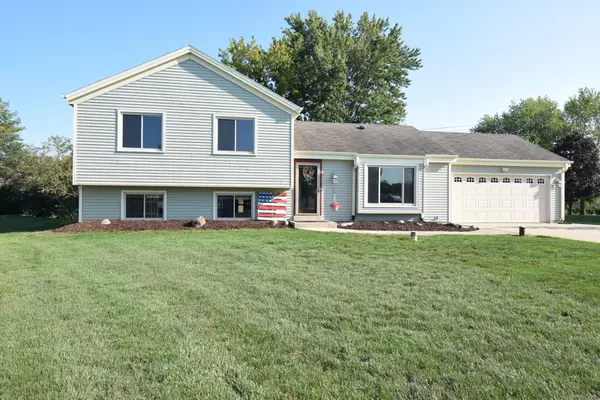 8005 Thistle Ct, Waterford, WI 53185