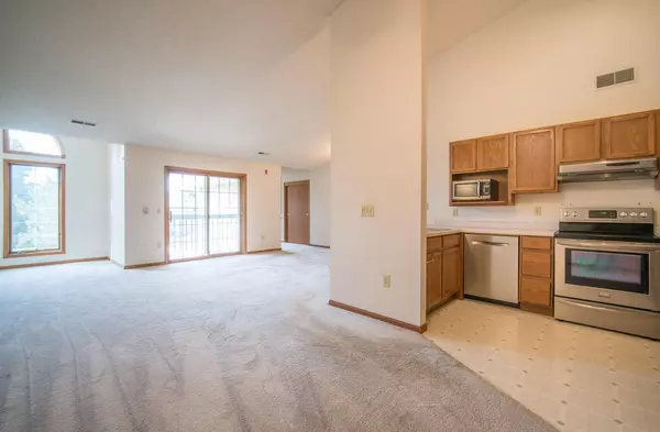 Pewaukee, WI 53072,W240N2500 E Parkway Meadow Cir Unit 8