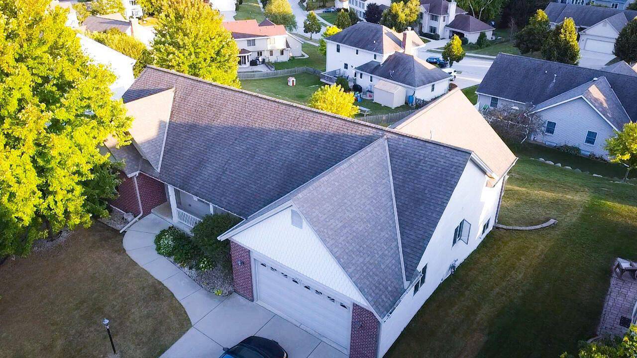 2707 River Ridge Dr, Waukesha, WI 53189