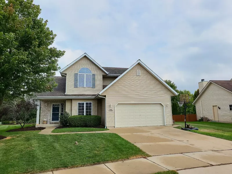 W203N16356 White Oak Cir, Jackson, WI 53037