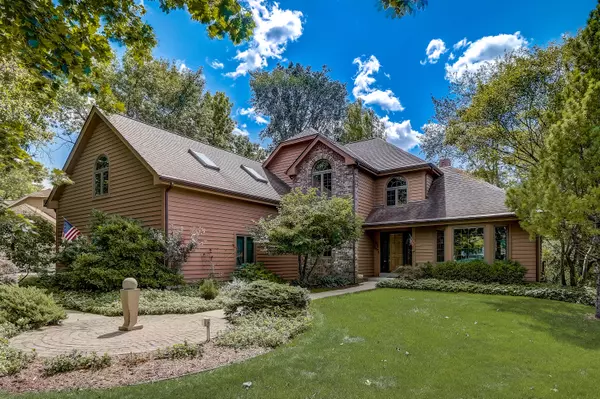 W275N2491 Wildflower Rd, Pewaukee, WI 53072