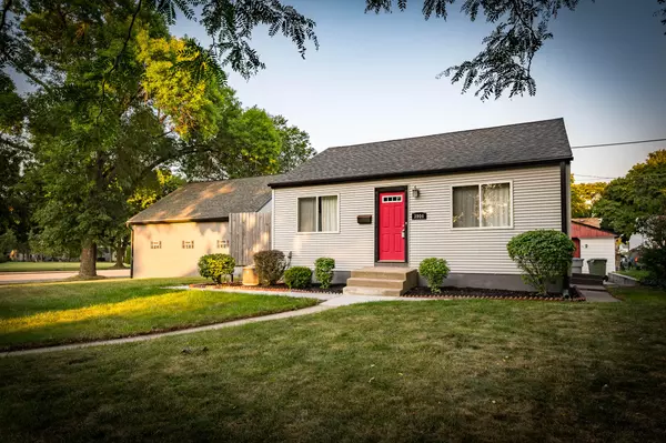 3904 S Taylor Ave, Milwaukee, WI 53207