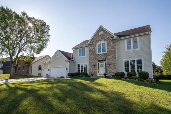 4821 W Berkshire Dr, Franklin, WI 53132