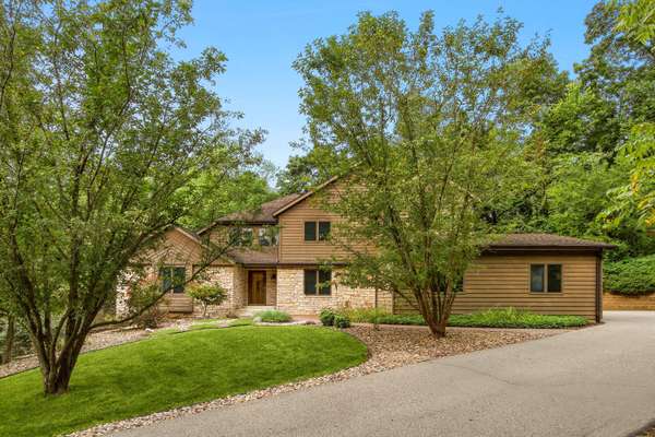 W5548 Eagle Point Dr, Shelby, WI 54601