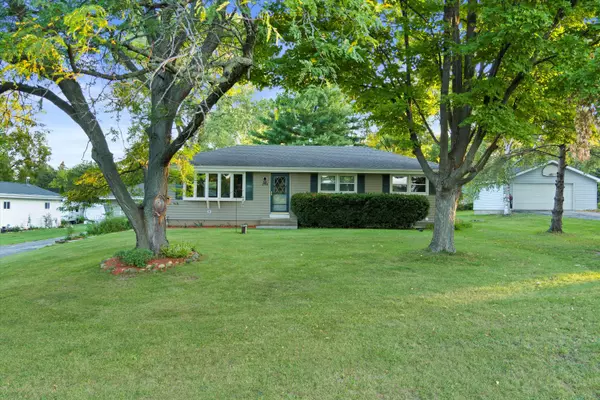 W256 Belleview Ave, Ixonia, WI 53066