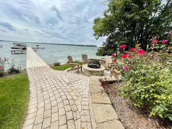 Twin Lakes, WI 53181,233 W Park Dr