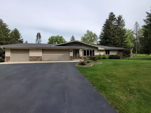 N91W25350 Tomahawk Dr, Lisbon, WI 53089