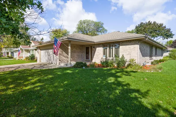 3200 W Allerton Ave, Greenfield, WI 53221