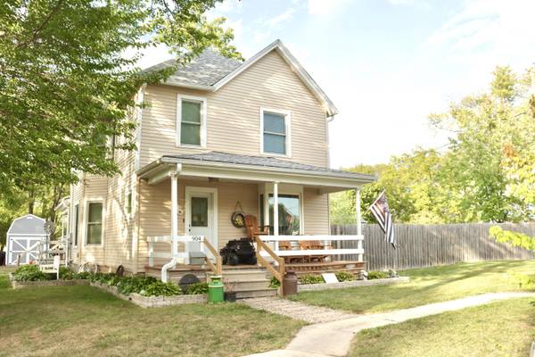 904 8th Ave, Union Grove, WI 53182