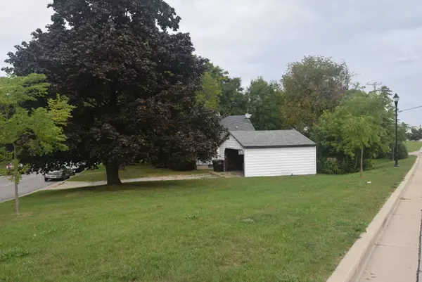 Greenfield, WI 53221,3662 S 32nd St