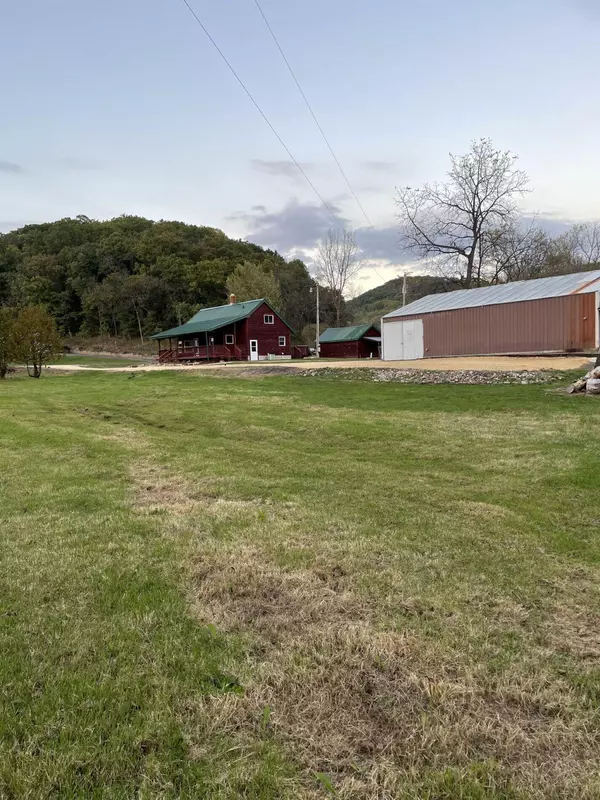 N6594 Berg Rd, Hamilton, WI 54669