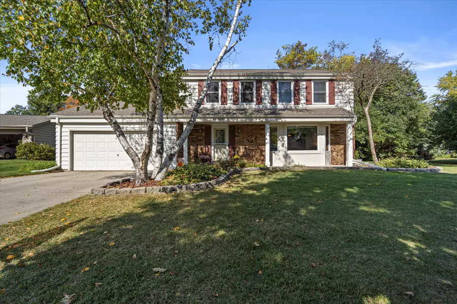 N22W22347 Rosewood Ct, Pewaukee, WI 53186