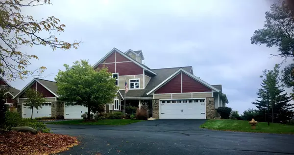 735 Harbor Terrace Ln, Marinette, WI 54143