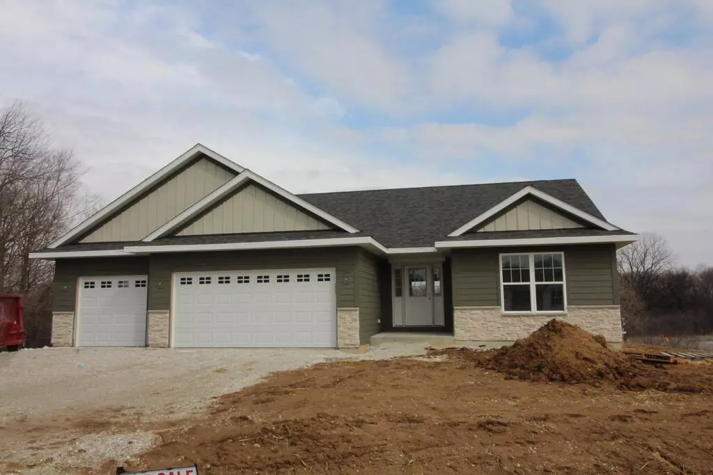 Twin Lakes, WI 53181,902 Meadow View Ln