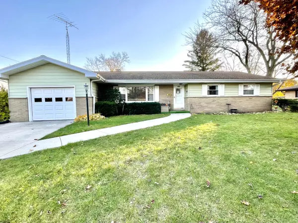 629 W Greenfield St, Elkhorn, WI 53121