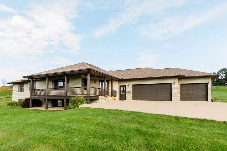 W21448 Wolfe Run LN, Galesville, WI 54630