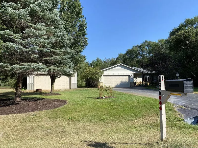 427 Abbey Ln, Rochester, WI 53105