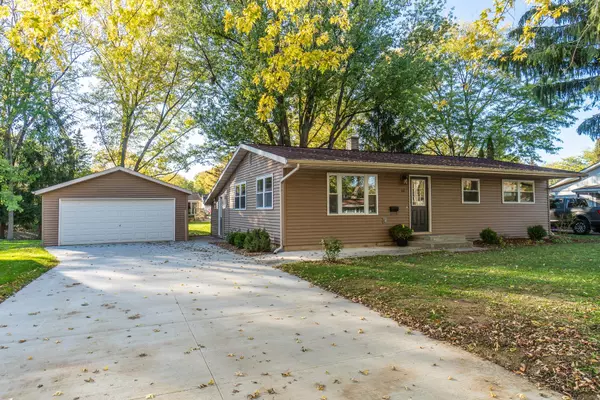 28 Ridgway St, Elkhorn, WI 53121