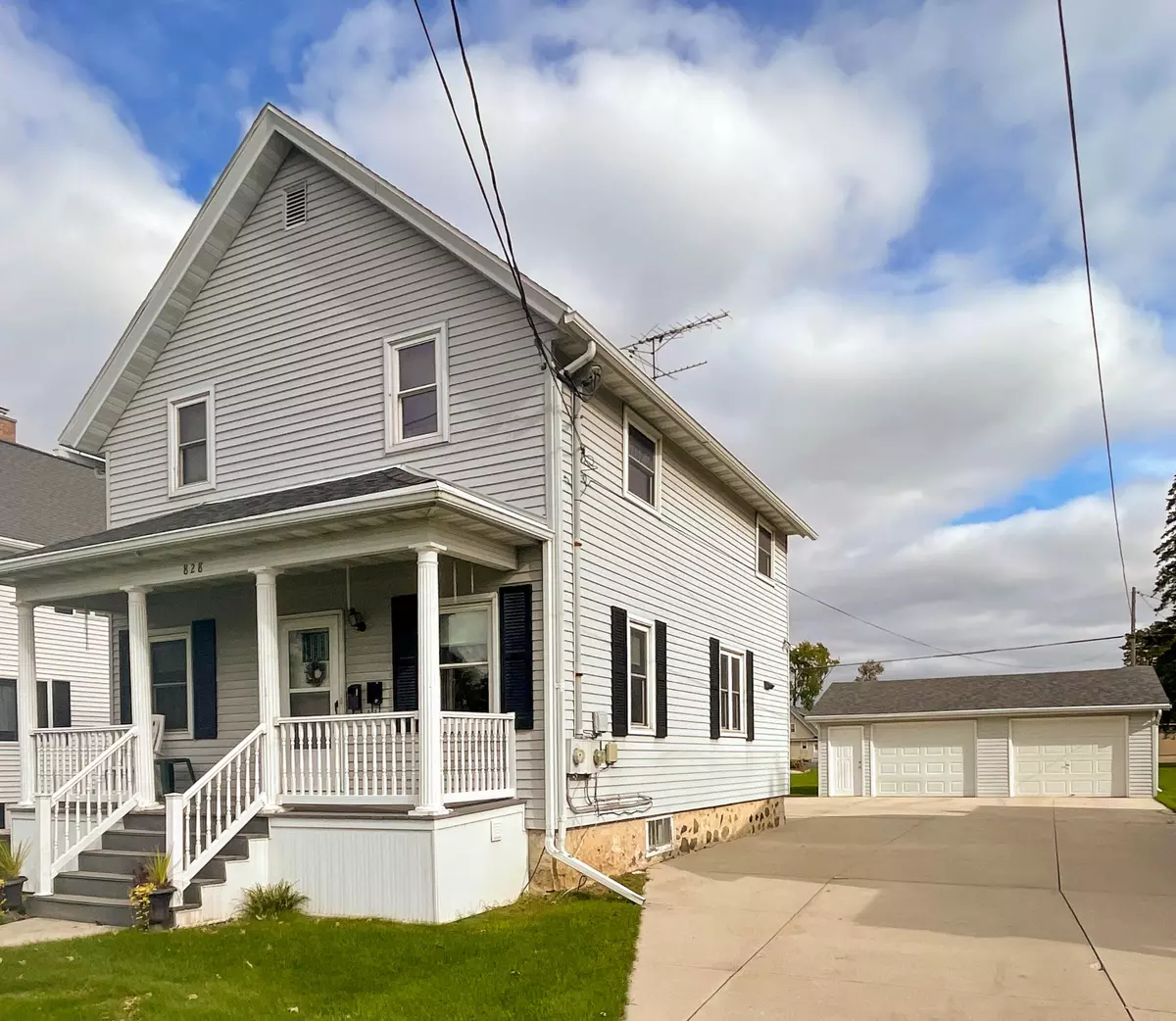 Kiel, WI 53042,828 7th St