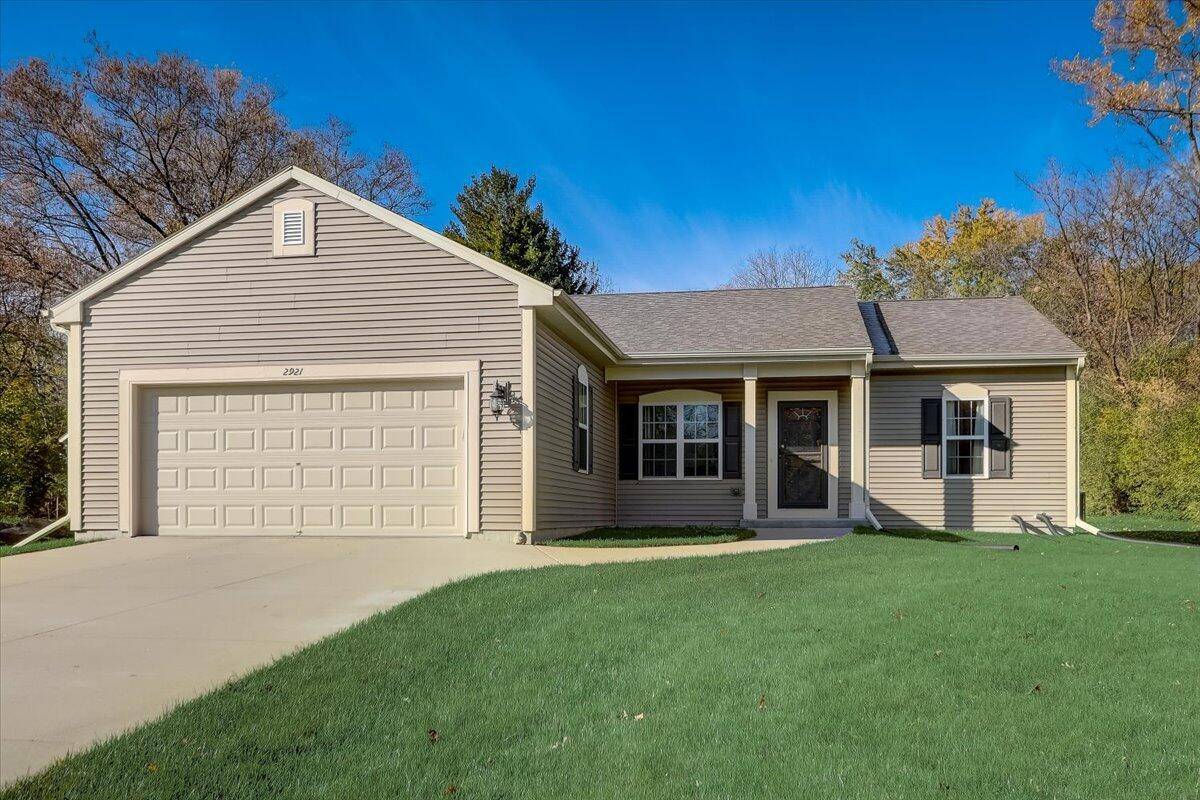 2921 S 130th St, New Berlin, WI 53151