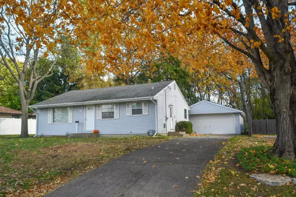 216 Highland Ave, Hartland, WI 53029