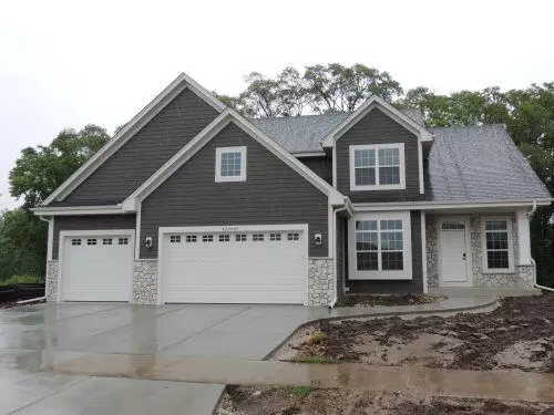 W237N5488 Fieldstone Pass Cir, Sussex, WI 53089