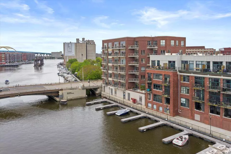 Milwaukee, WI 53204,210 S Water St Unit 216