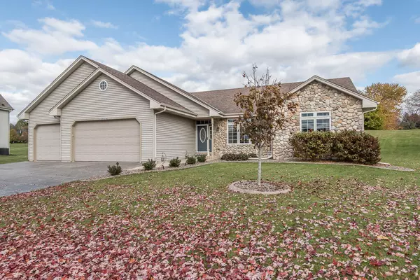 W172N10144 Woodbridge Ln, Germantown, WI 53022