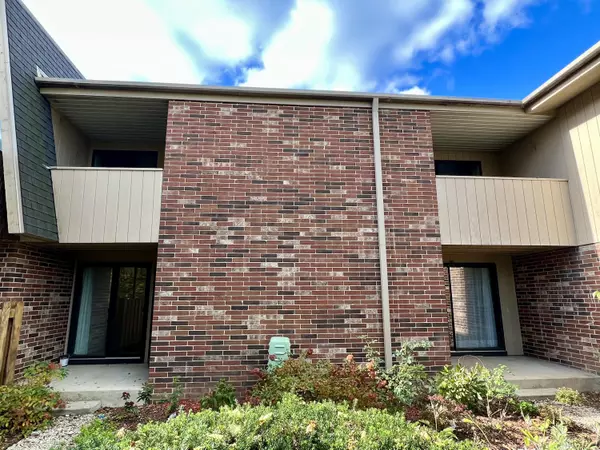 Fox Point, WI 53217,425 W Willow Ct Unit 110