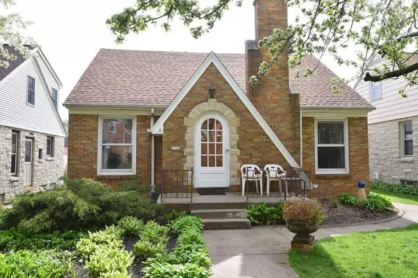 2760 S 47th St, Milwaukee, WI 53219