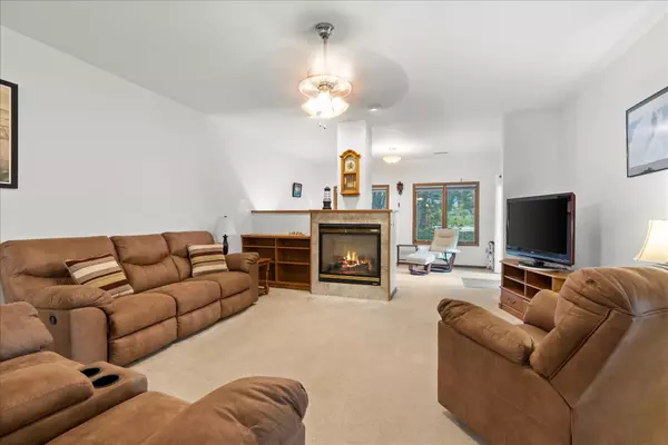 206 Potter Rd Unit 101, Elkhorn, WI 53121
