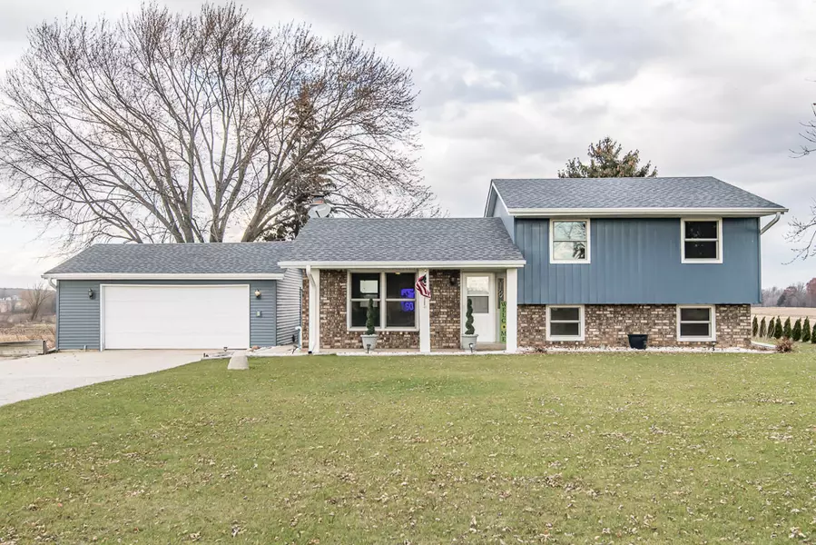 W2958 Bakertown Rd, Farmington, WI 53137