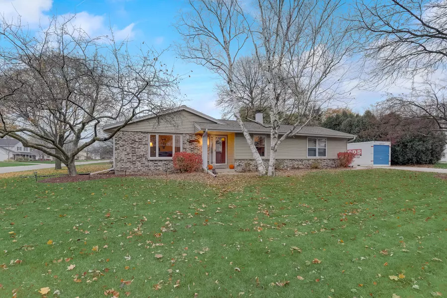 W171N10550 Harvest Ln, Germantown, WI 53022